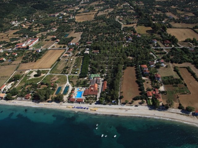 Camping Karavomilos Beach