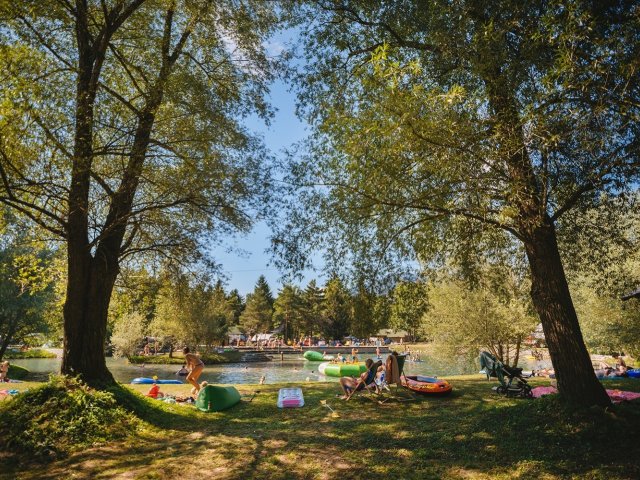Camping Menina