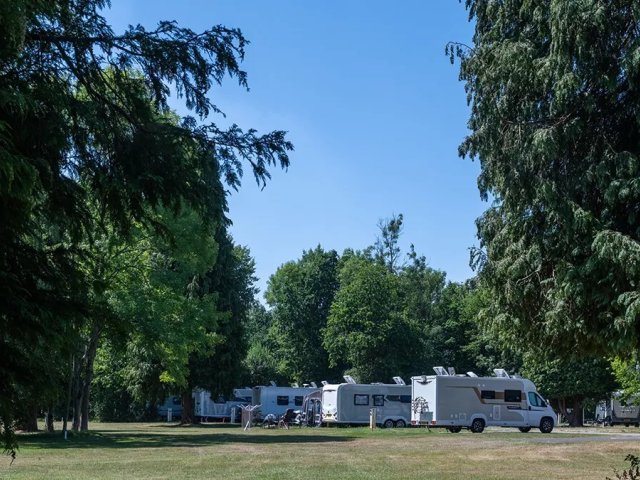 Alderstead Heath Caravan and Motorhome Club Site