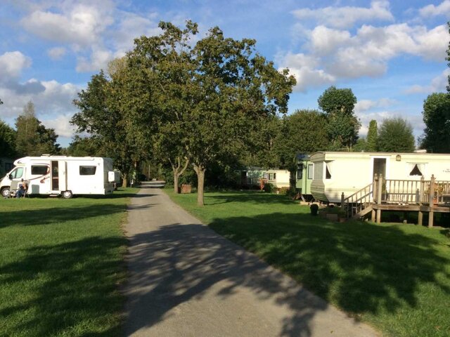 Island Meadow Caravan Park