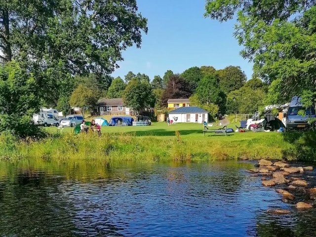Riverside Chalet and Caravan Park