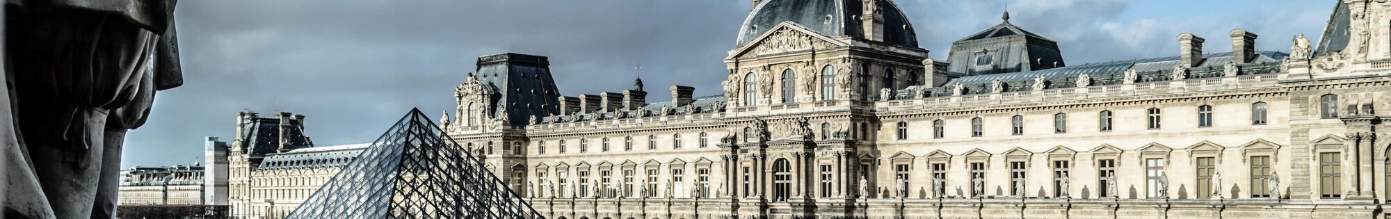 Parisian History background image