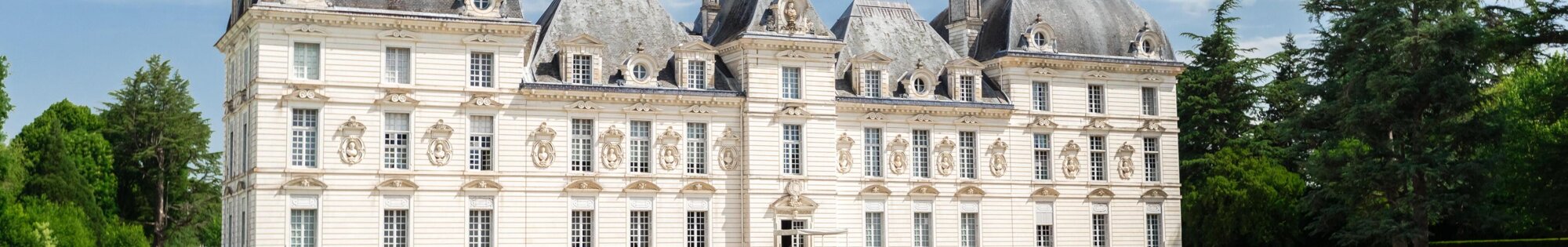 Walking and Cycling in the Loire background image