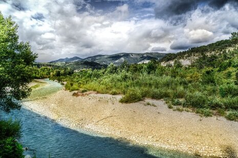 The river Drome of the Rhône-Alpes with hills in the background.