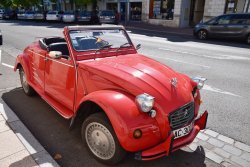 Red 2CV