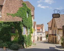 By Valentin R. from France - Rue principale de Mittelbergheim, CC0