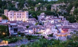 Vogüé [📸 Gorges de l'Ardeche tourism] en.gorges-ardeche-pontdarc.fr