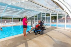 Accessible pool at Camping les Saules