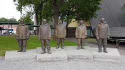 Polar Explorers (L-R) Bjaaland, Wisting, Amundsen, Hassel, Hanssen