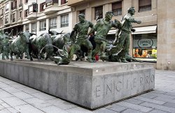 Statue of the encierro