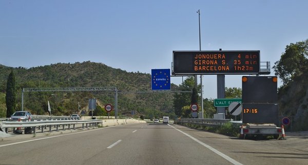 Entering Spain at La Jonquera border crossing
Leaving the French A9 autoroute and entering the Spanish Autopista AP-7 at the Els Límits/La Jonquera border crossing during the long drive to the annual holiday destination Roses.